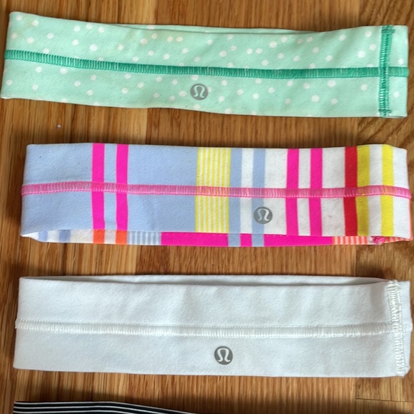 12 Lulu lemon headbands (including white, black, blue, gray, green, patterned) - Picture 3 of 5
